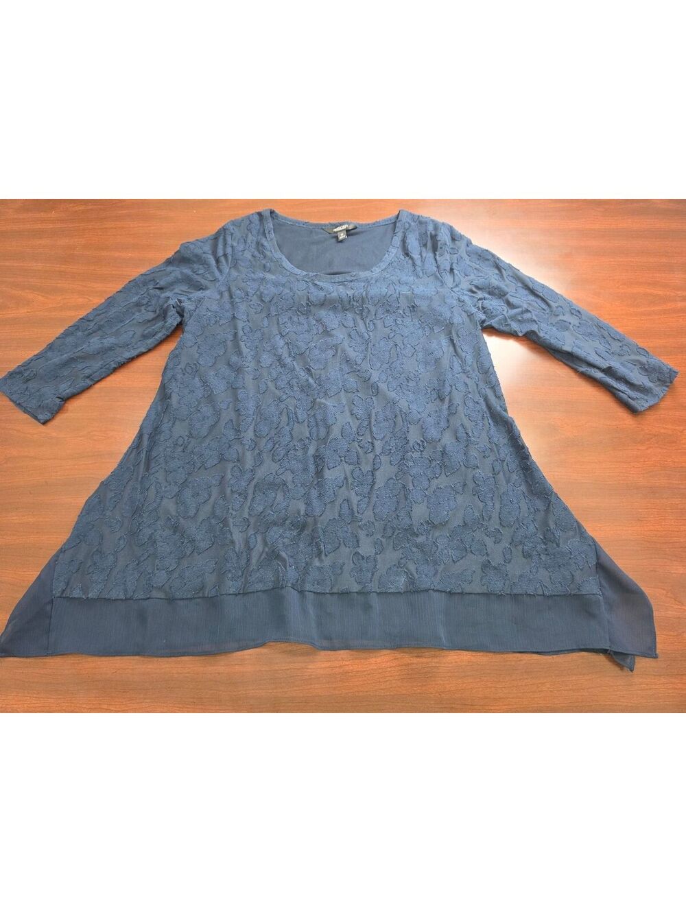 Simply Vera Vera Wang Women Medium Blue Textured Floral 3/4 Sleeve Romantic Top
